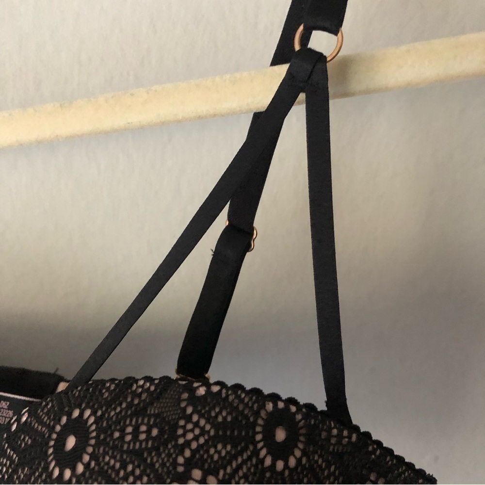 Victorias Secret Lace Convertible Bra in Black Size 32b - Picture 3 of 9